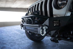 FS-7 Mid-Width Winch Front Bumper for Wrangler JL & Gladiator, view 4, DV8 Offroad FBJL-07