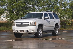 3.5-Inch Lift Kit with Red Control Arms for Tahoe & Suburban, view 2 — Rough Country 19331RED