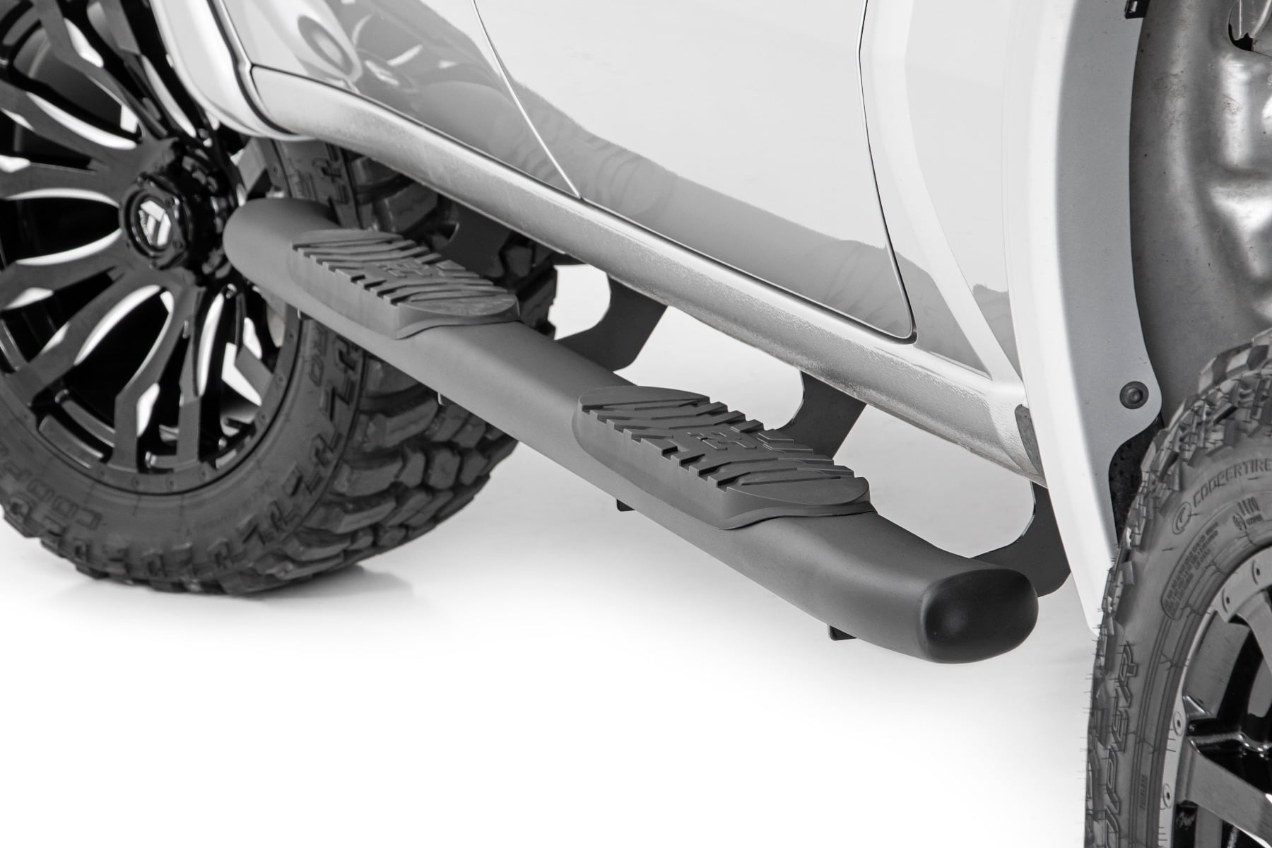 Rough Country Oval Nerf Steps with 4.5-Inch Stepping Area — Crew Cab