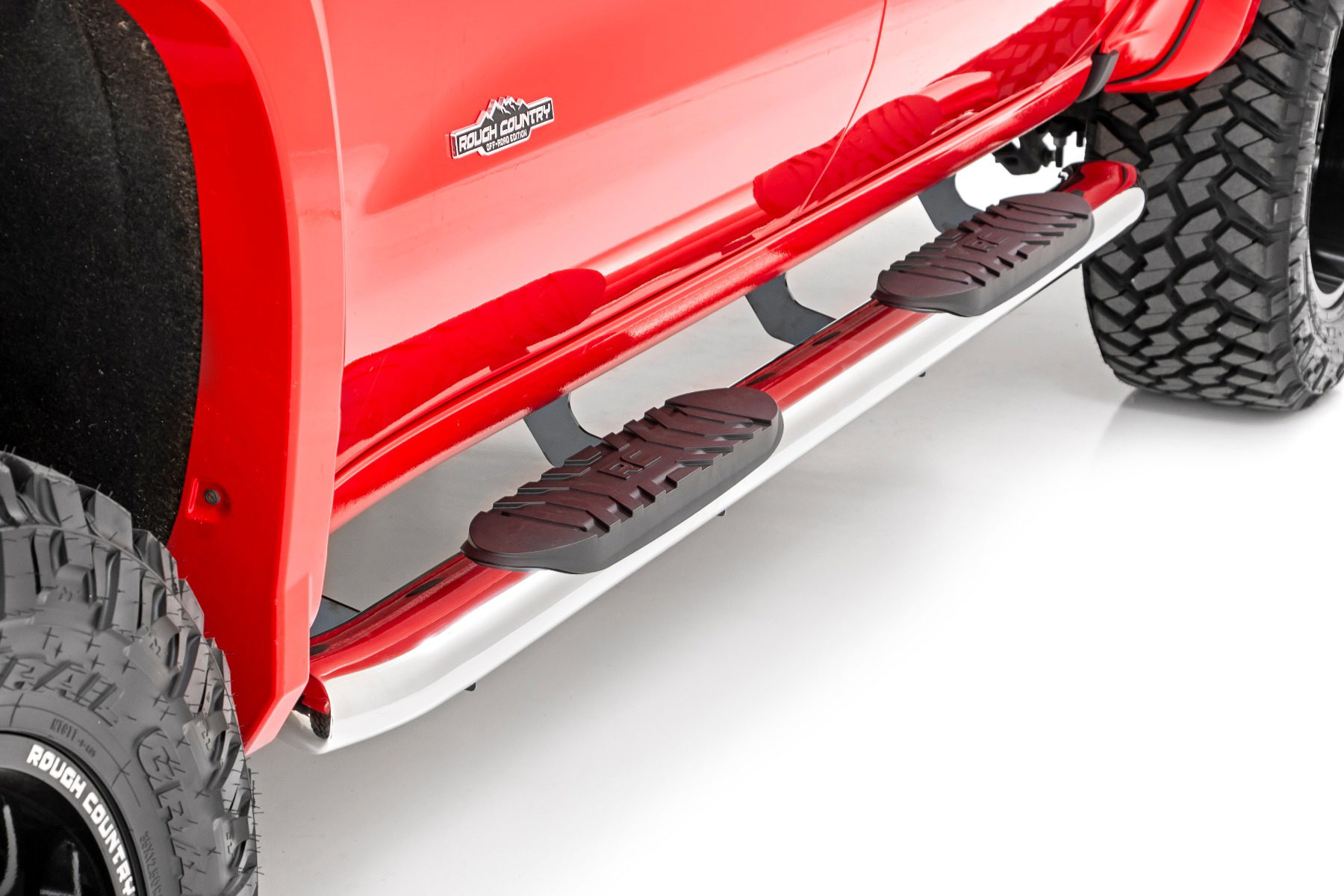 Rough Country Oval Nerf Steps with 4.5-Inch Stepping Area — Crew Cab Only