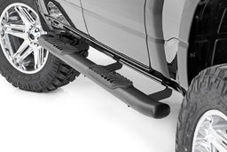 Oval Nerf Step Bars for Ram 1500 (2019–2025) shown installed, Rough Country 21004