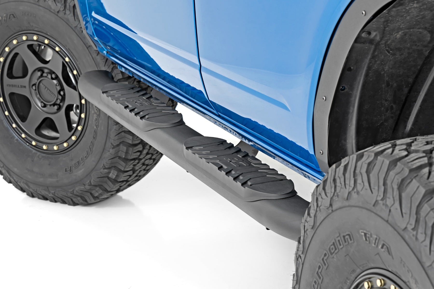 Rough Country Oval Nerf Step Side Steps for Ford Bronco 4WD