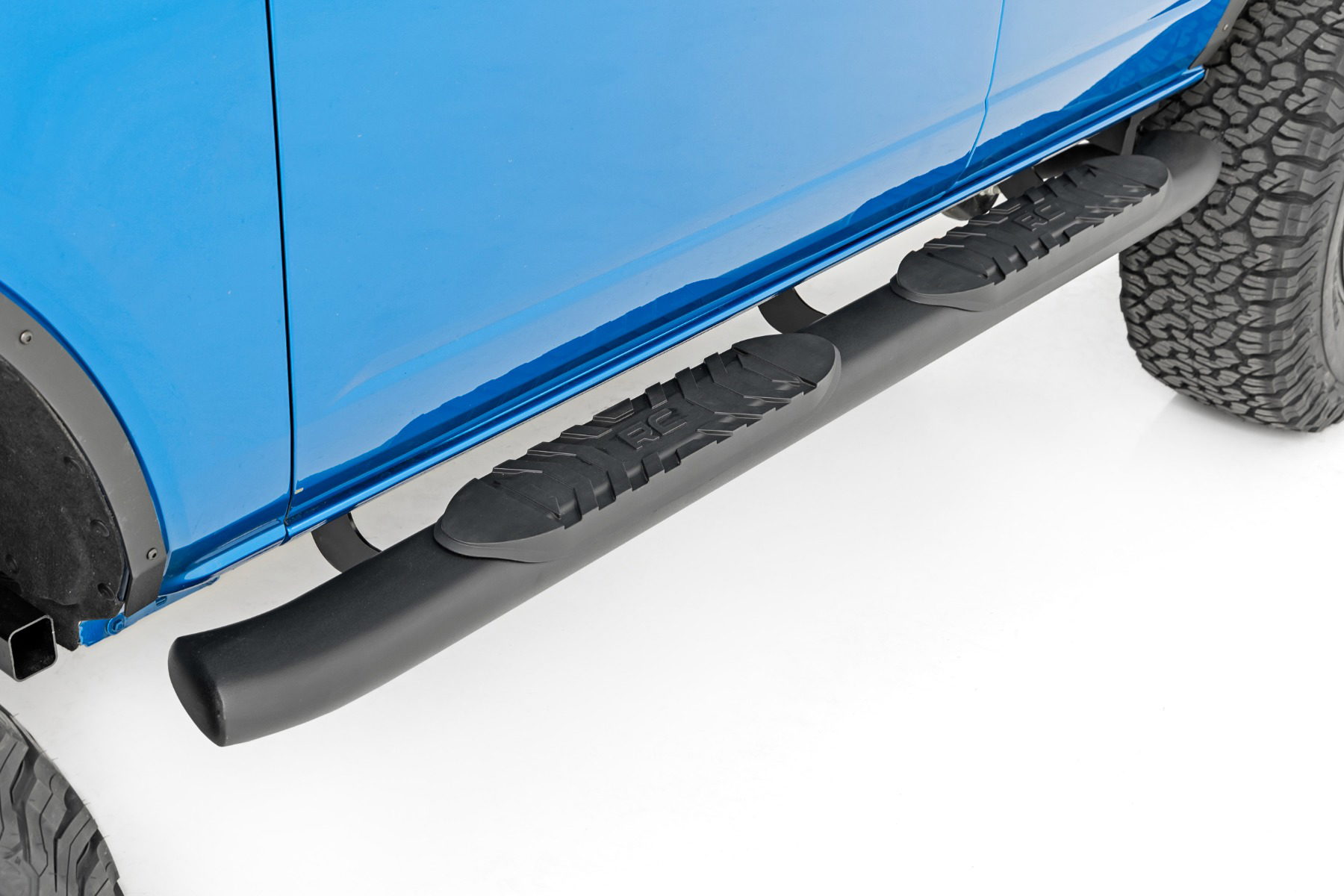 Oval Nerf Step Side Steps for Ford Bronco 4WD (2021-2025), Rough Country 21011