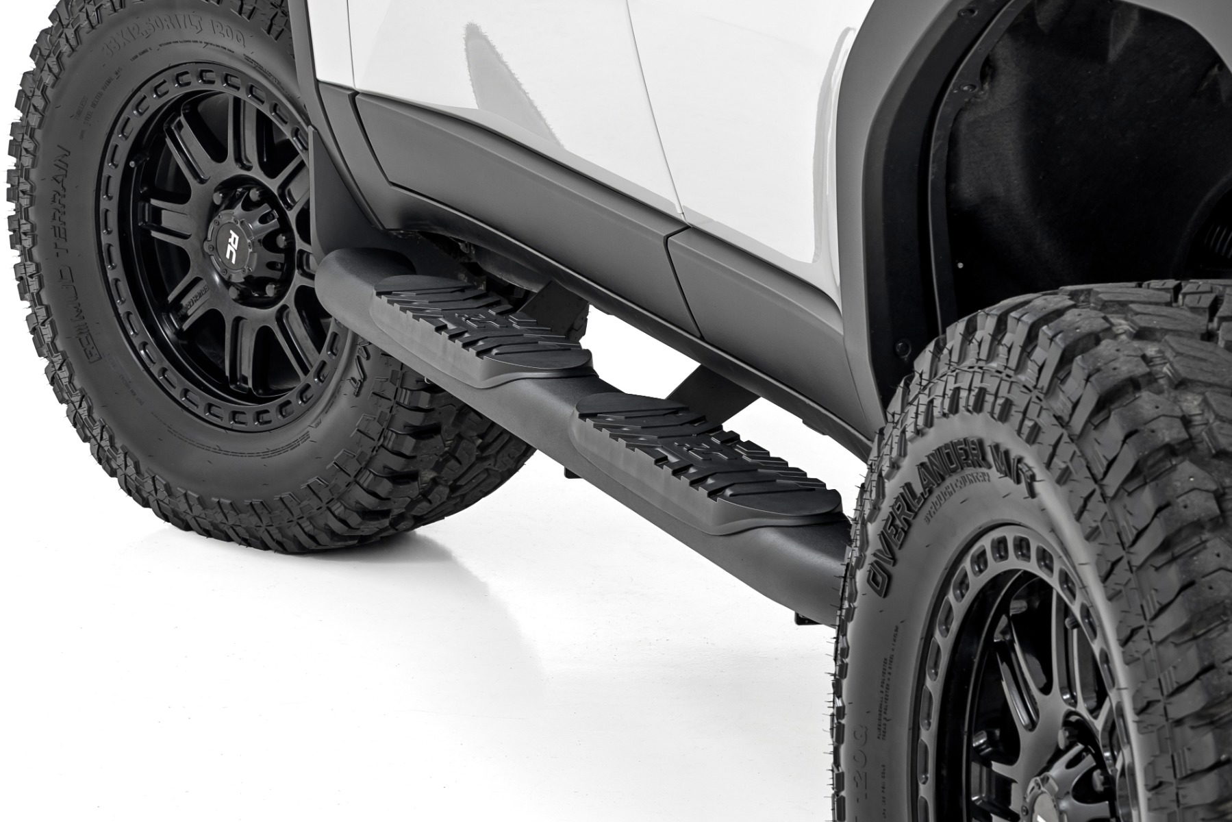 Rough Country Oval Nerf Steps for Toyota Land Cruiser AWD