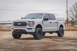 4-Inch Lift Kit with M1 Struts for 2021–2025 Ford F-150 4WD, view 4, Rough Country 41840