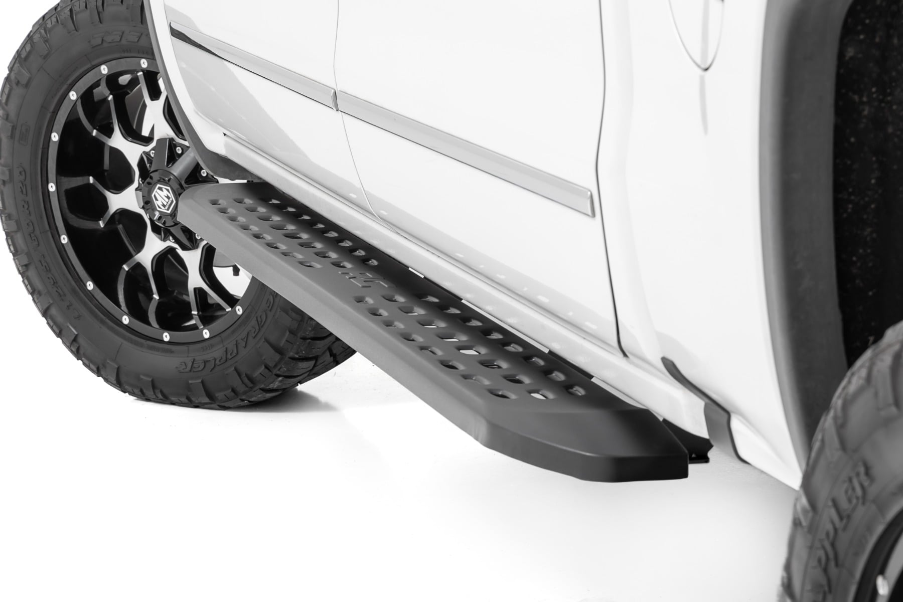 Rough Country RPT2 Running Boards with 6.75-Inch Step for GM 1500 Crew Cab