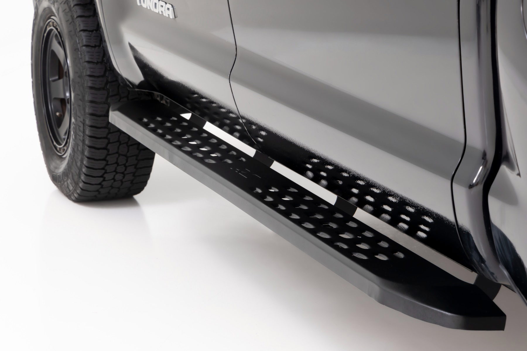 Rough Country RPT2 Running Boards for 2007–2021 Toyota Tundra Crew Cab