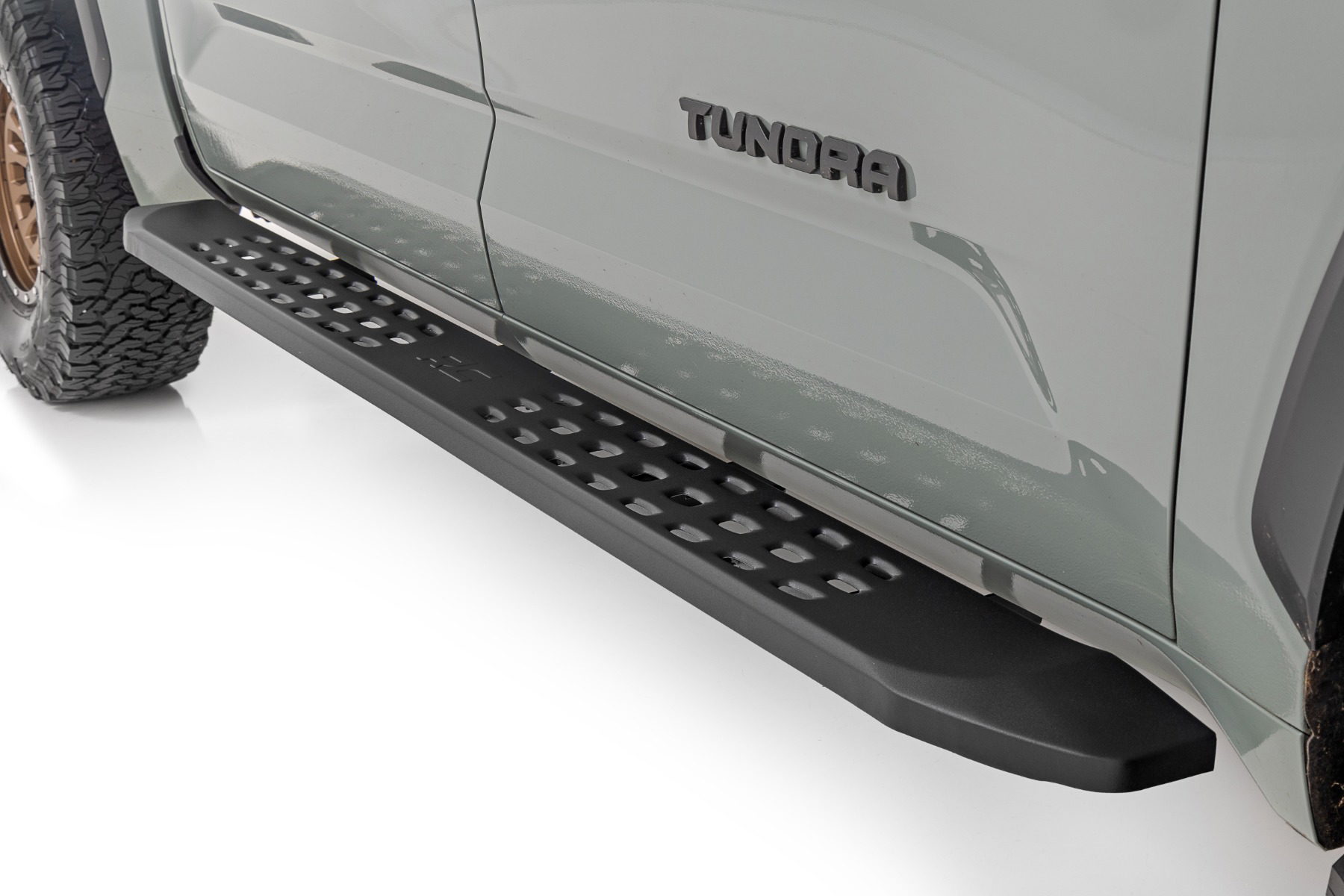 Rough Country RPT2 Running Boards for Toyota Tundra Crew Cab
