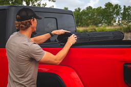 Hard Roll-Up Bed Cover for Jeep Gladiator 4WD (2020–2025), view 4, Rough Country 50620500