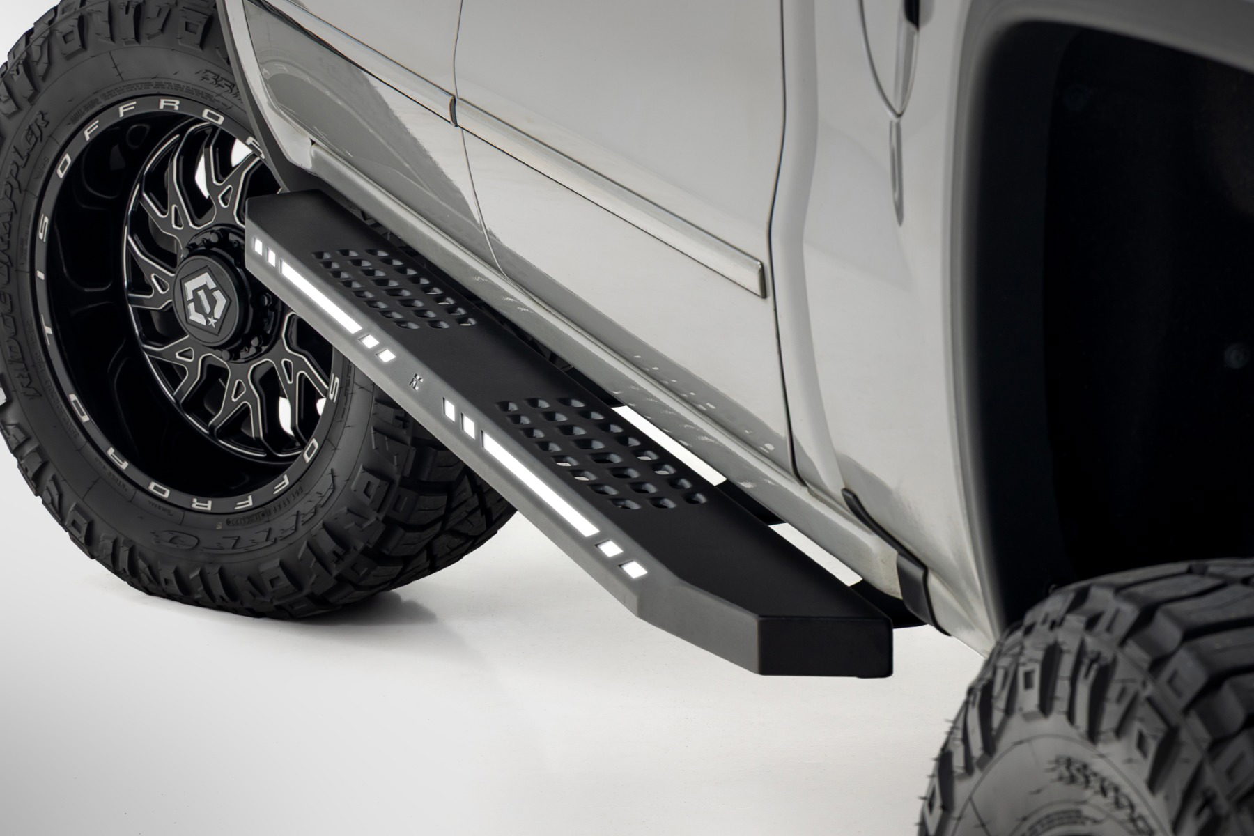 AC2 Lighted Running Boards for Silverado/Sierra 1500 Crew Cab, Rough Country 57003