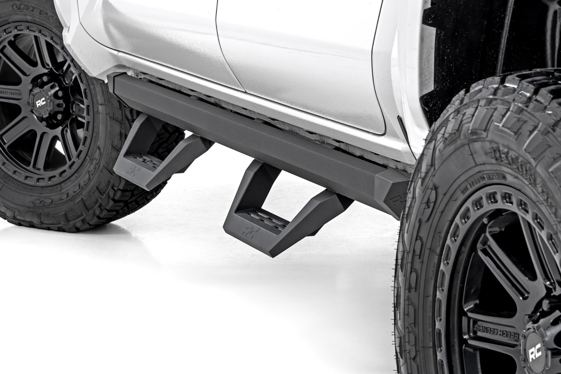 Rough Country SRX2 Adjustable Aluminum Steps for 2024–2025 Toyota Tacoma Double Cab