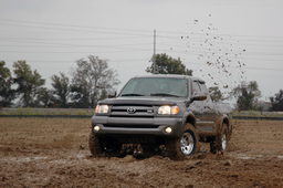 2.5-Inch Lift Kit with N3 Shocks for 2000-2006 Toyota Tundra 4WD, view 3, Rough Country 75031