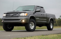 2.5-Inch Lift Kit with M1 Shocks for 2000-2006 Toyota Tundra 4WD, view 2, Rough Country 75040