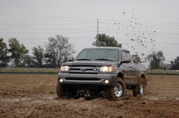 2.5-Inch Lift Kit with M1 Shocks for 2000-2006 Toyota Tundra 4WD, view 3, Rough Country 75040