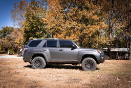 2-Inch Leveling Lift Kit for Toyota 4Runner with X-REAS, view 3 — Rough Country 767