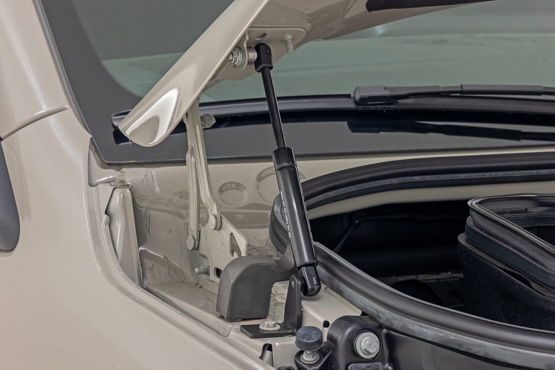 Rough Country Hood Struts for Mercedes-Benz Sprinter