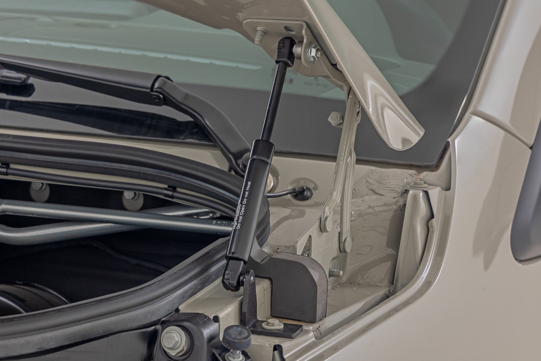 Hood Struts for Mercedes-Benz Sprinter (2019-2025), Rough Country 85001