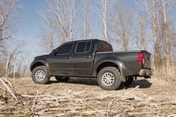 2.5-Inch Red Anodized Leveling Kit for Frontier & Xterra, view 3, Rough Country 865RED