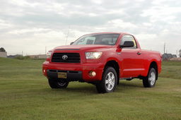 2.5-3 Inch Front Leveling Kit for Toyota Tundra RWD, view 2, Rough Country 871