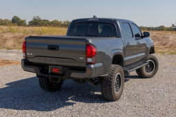 HD2 Aluminum Running Boards for Toyota Tacoma, view 4 — Rough Country SRB051785A